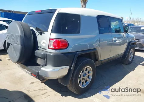 2011 Toyota Fj Cruiser z USA, uszkodzony, nr VIN JTEZU4BF6BK011723